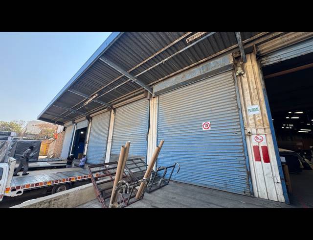 2,900M² WAREHOUSE TO LET IN KEW